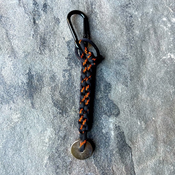 New🌟UO Black-orange Tech Bungee Keyring - Picture 1 of 3